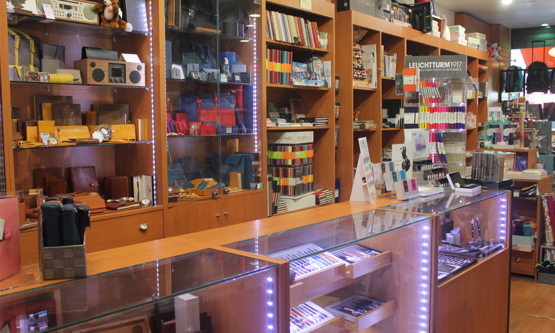 PapeterieDeL'EcoleMilitaireIntérieur-LaVitrine.jpg