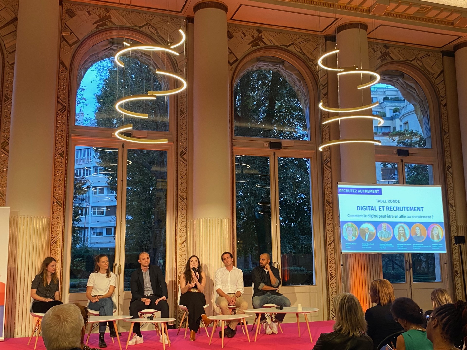 table ronde recruter autrement.jpg