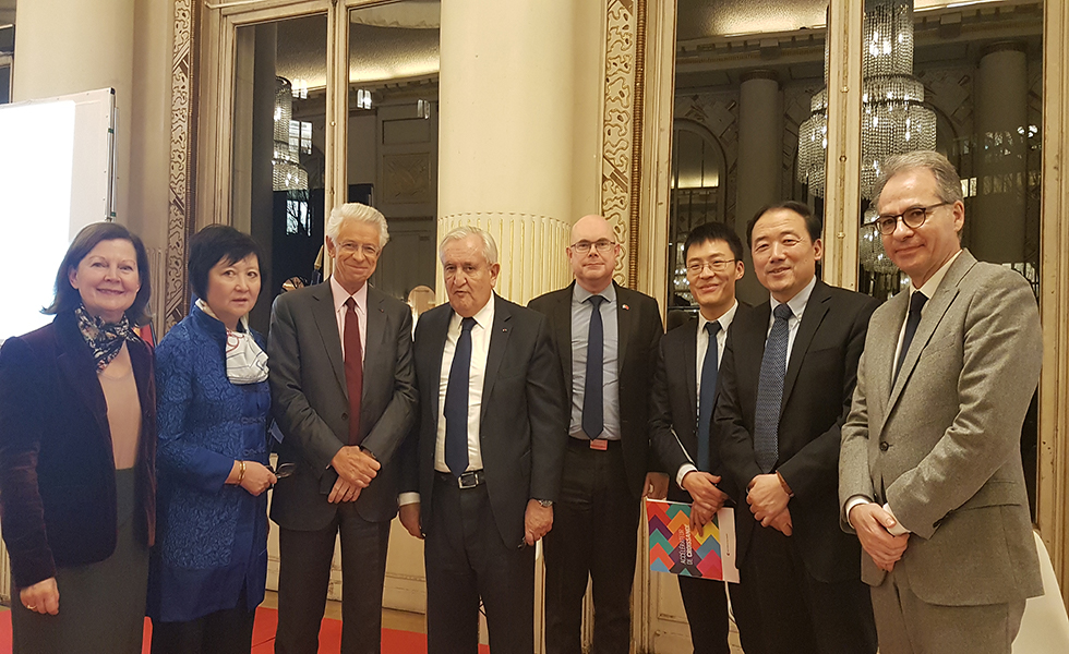 Mme Claudine Dagnet, Mme Xiaoqing Su Pellemele, M.Didier Kling, M. Jean-Pierre Raffarin, M. Christophe Cornilleau, M. Weiliang SHI, M. Bo Xu, M. Alain Eygreteau