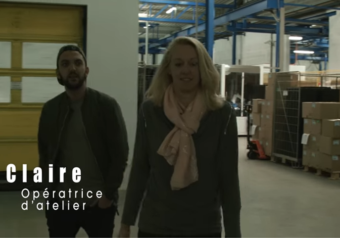 Claire, opératrice dans le traitement de surface