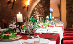 Intérieur restaurant en cave