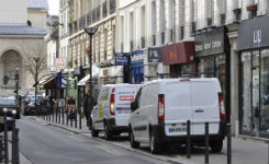 Vue sur rue et magasins